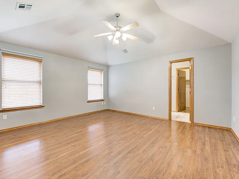605 Eastview Dr — Photo 28