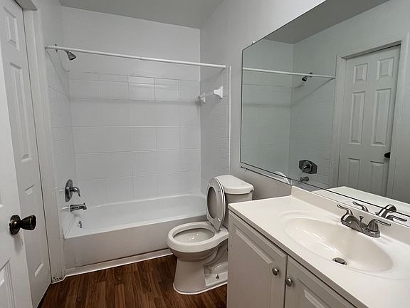3rd image of 3920-3920 Versailles Dr Unit 3920A