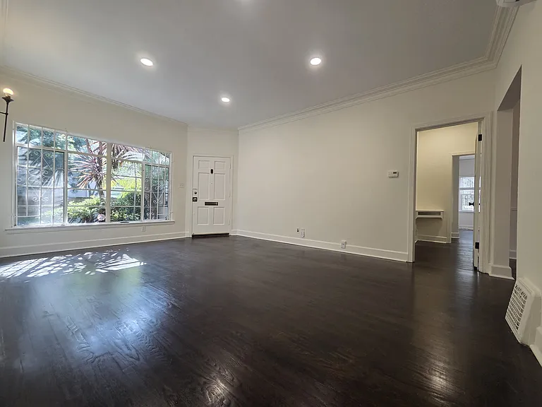 107 N Sweetzer Ave #107 — Photo 4