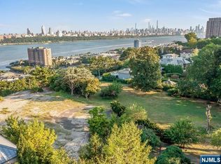 75 Bluff Rd, Fort Lee, NJ 07024