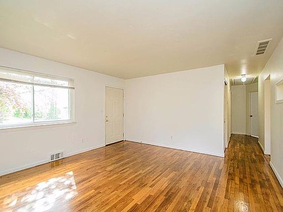 3rd image of 3154 Nordman Rd