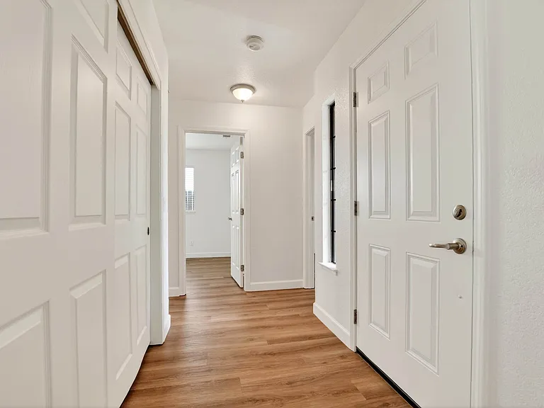 5213 Laguna Park Dr — Photo 6