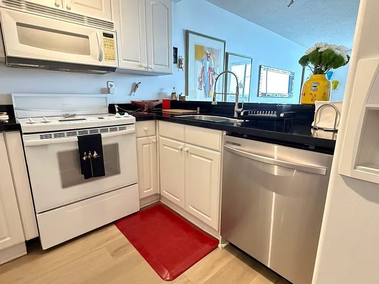540 Brickell Key Dr #828 — Photo 5