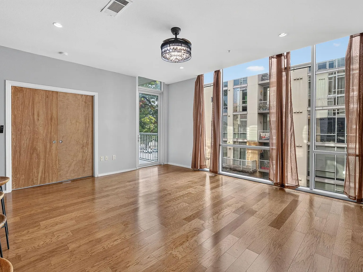 1 bed, 1.0 bath, 683 sqft, $2,300 — Photo 1
