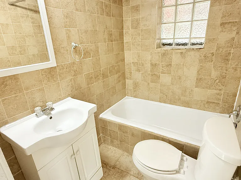 1518 University Ave — Photo 17