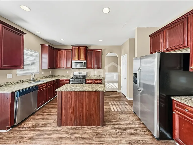 4975 Hopewell Manor Dr — Photo 4