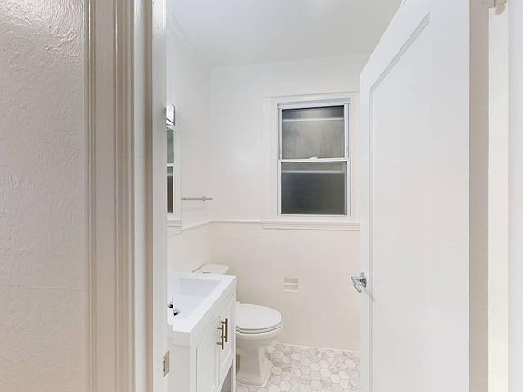 4th image of 1935 Franklin St APT 407