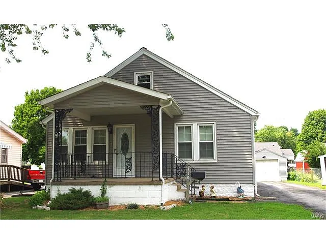 130 E 2nd St photo 1