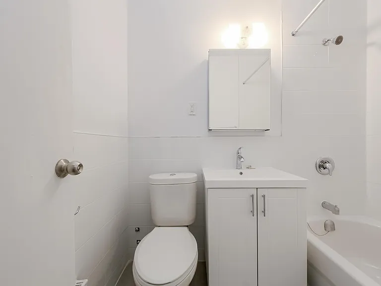 225 Cosburn Ave — Photo 16