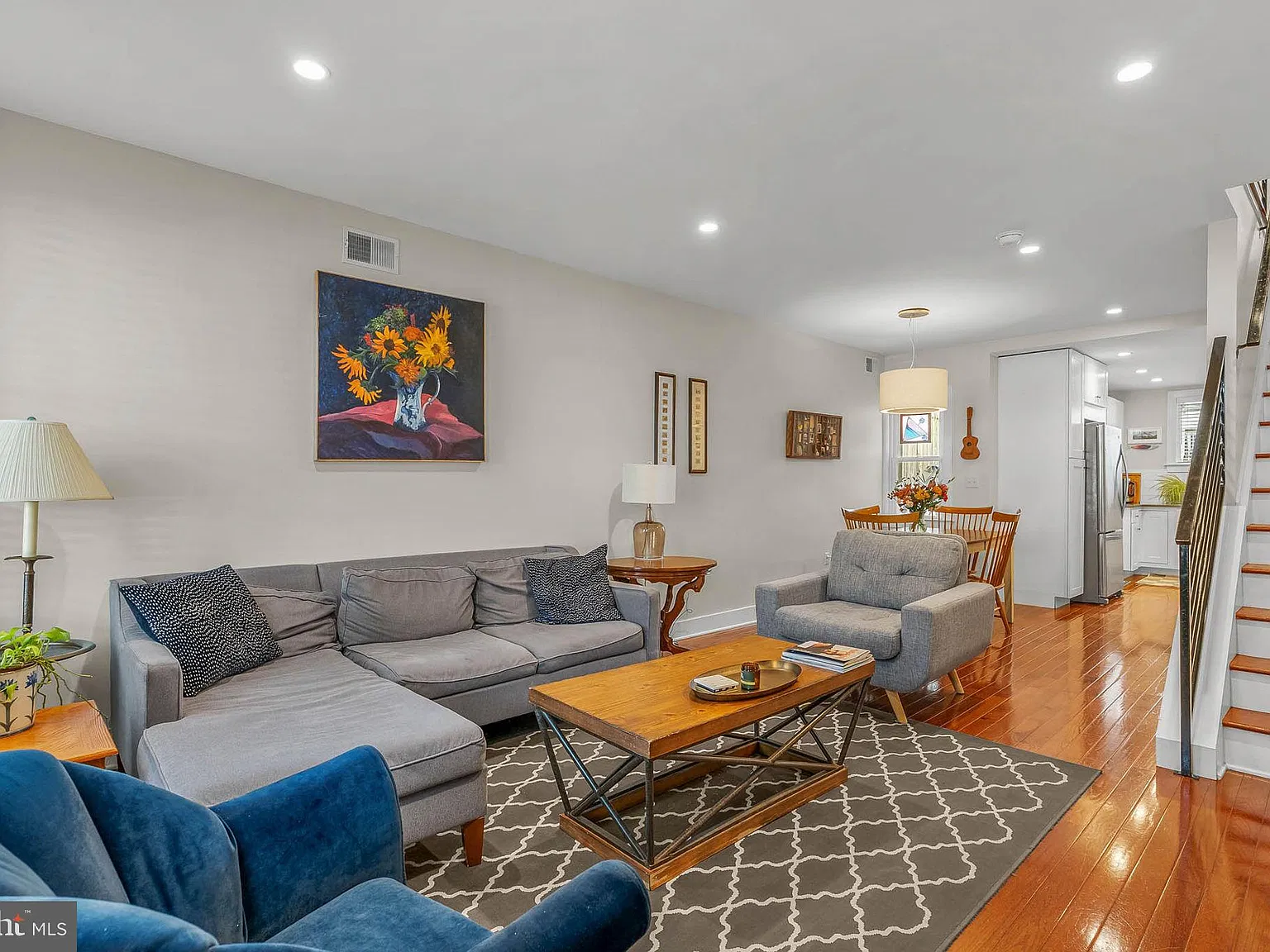 2 bed, 2.0 bath, 1100 sqft, $2,400 — Photo 1