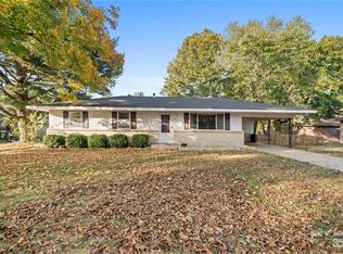 210 Van Dorn St, Pea Ridge, AR 72751