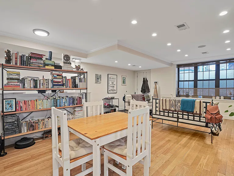 132 De Graw St #1 — Photo 8