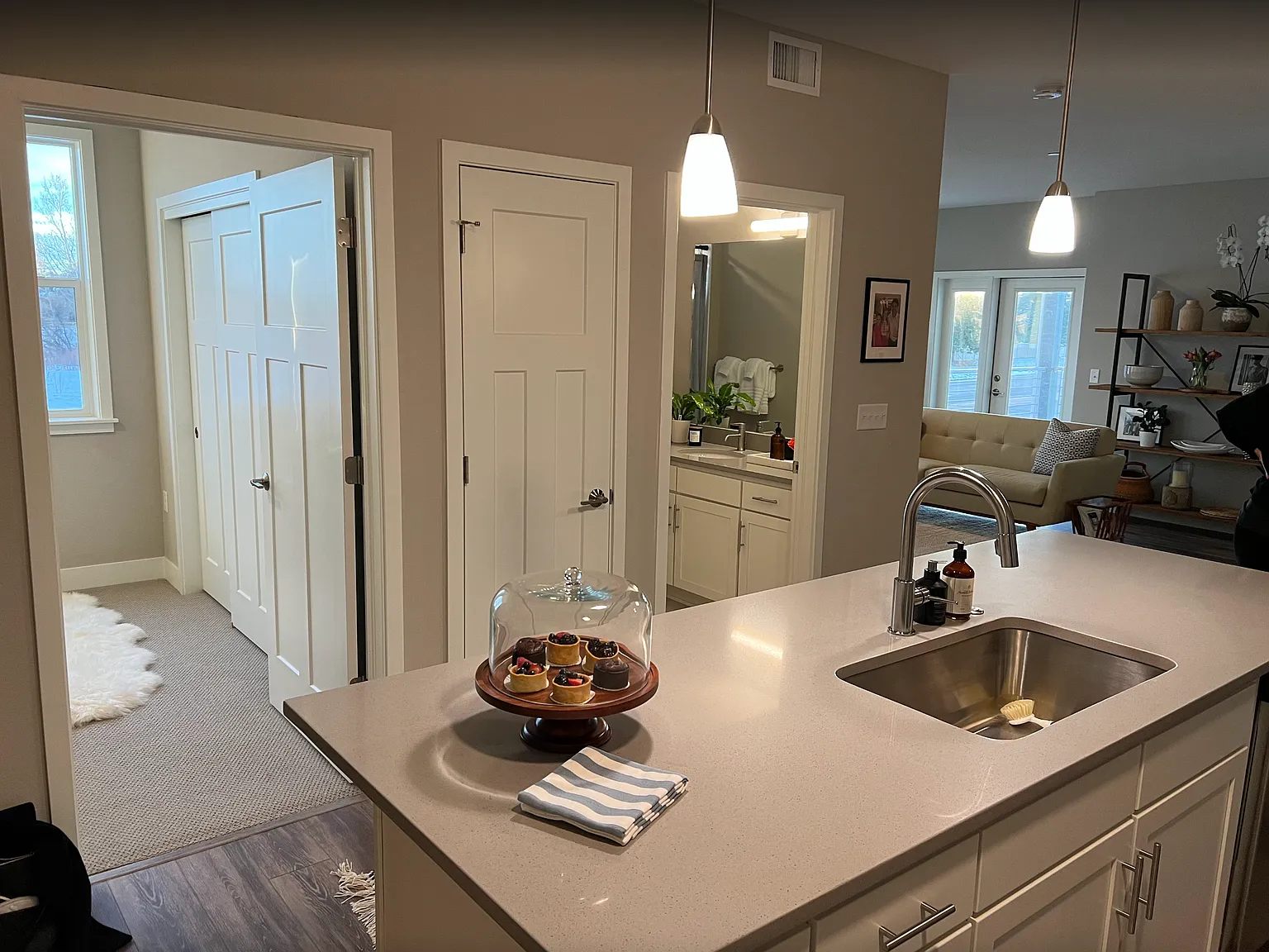 230 S Cherrywood Dr unit 204 — Photo 1