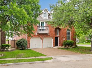 301 Riverwalk Ln, Irving, TX 75063