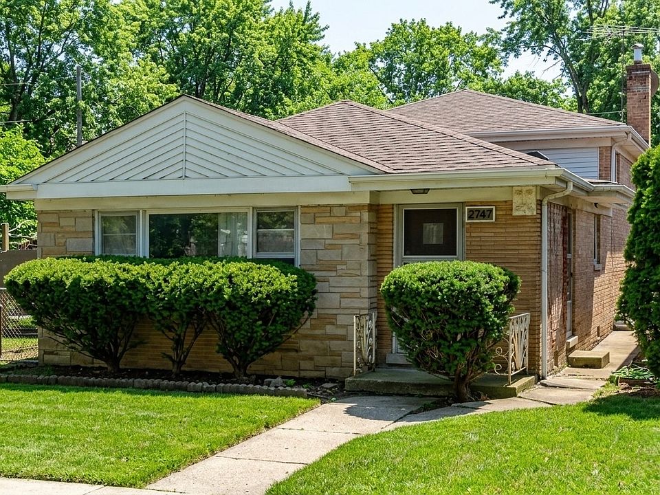1st image of 2747 W Lunt Ave