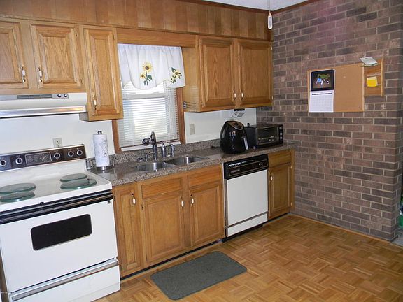 4th image of 105 Thelma Ln