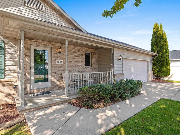 4th image of 2605 Maple Grove Dr