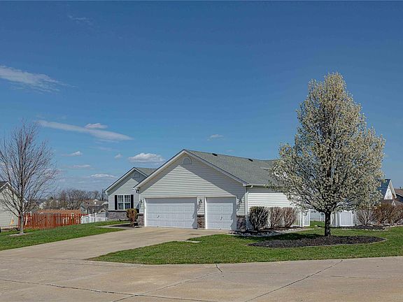 3rd image of 10 Glen Eagle Ct