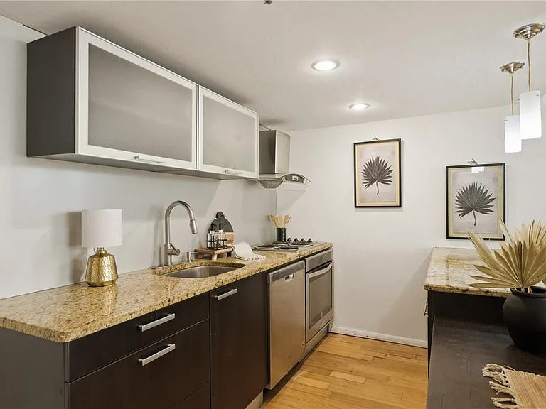 701 S Madison Ave #420 — Photo 12