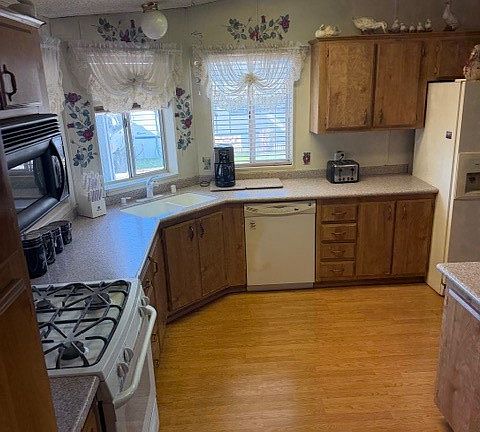 3rd image of 4000 Pierce St Space 27