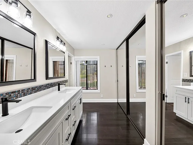 9 Madrona — Photo 4
