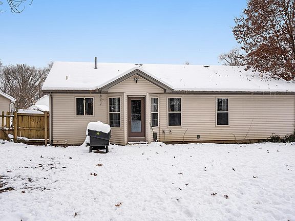 3rd image of 10350 Rosewood Ct
