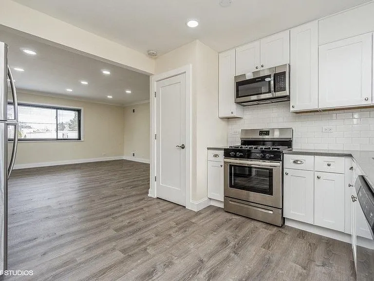 5637 W Lawrence Ave #2F — Photo 2