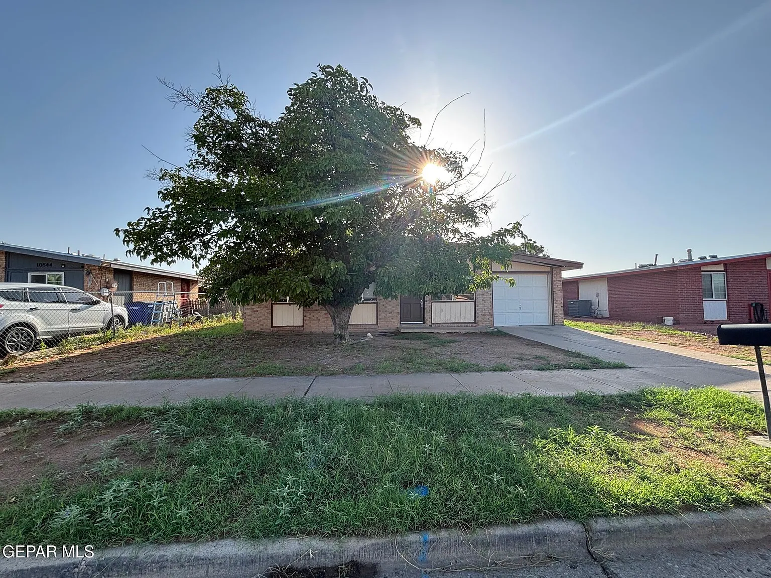 3 bed, 1.0 bath, 961 sqft, $1,275 — Photo 2