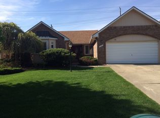 101 Sandalwood Dr, Rochester Hills, MI 48307
