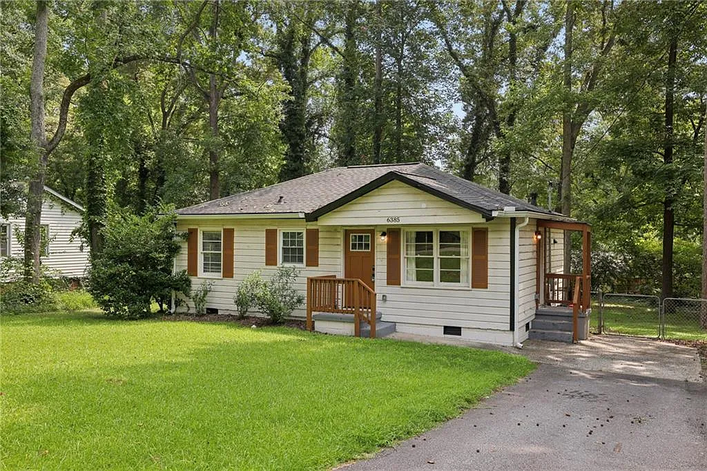 3 bed, 2.0 bath, 1016 sqft, $2,400 — Photo 2