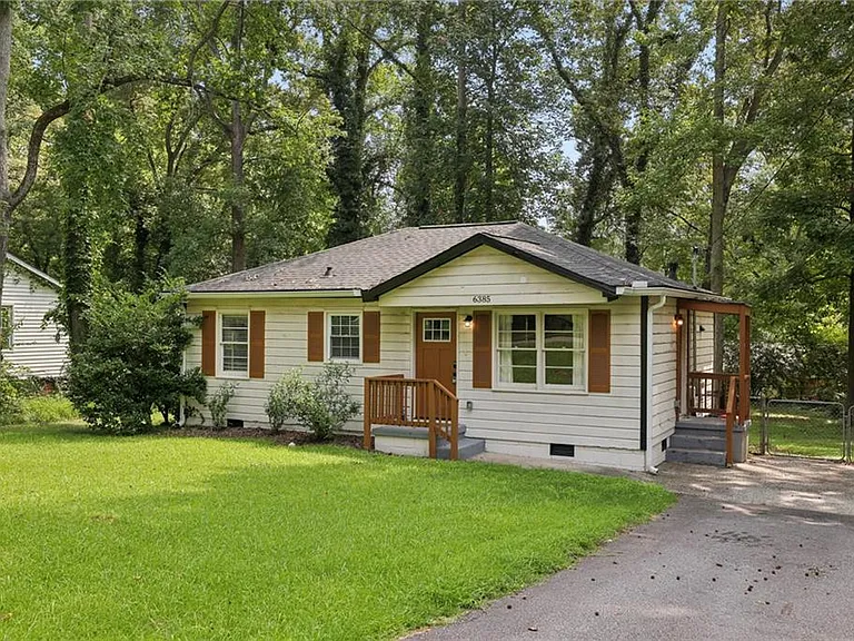 6385 Lobelia Rd SW — Photo 2