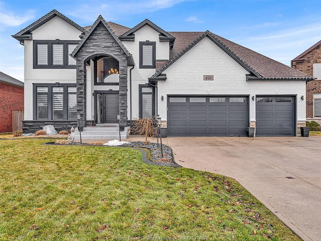 425 Pinehurst Dr photo 1