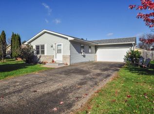 1335 Carriage Hills Dr S, Cambridge, MN 55008
