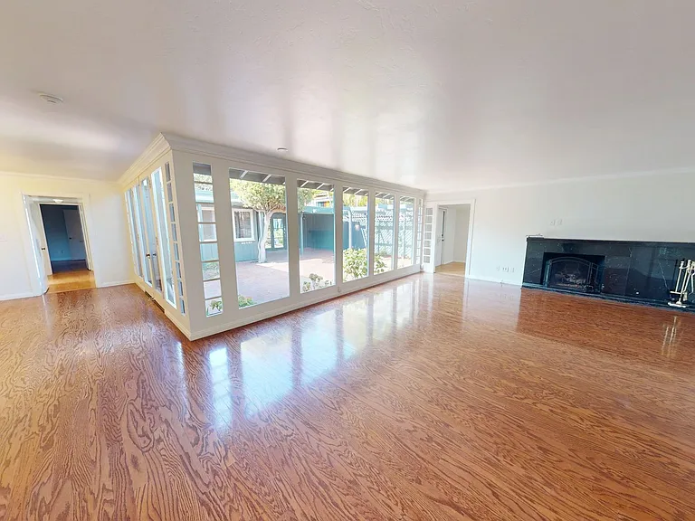 1811 Visalia Row — Photo 2