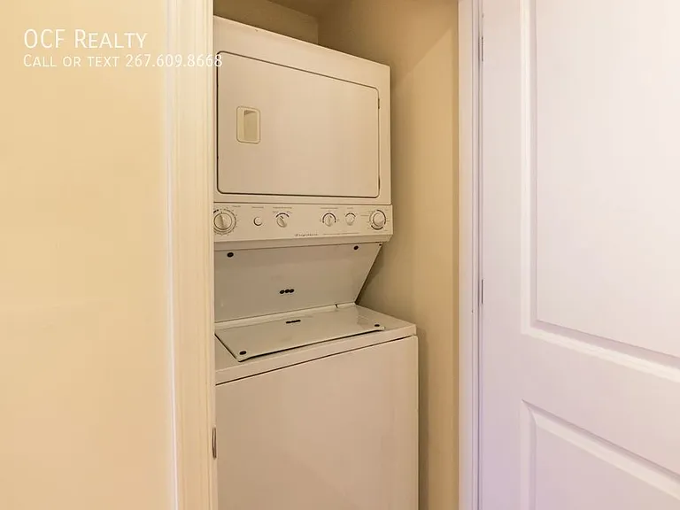 330 N Preston St #UPPER LEVEL — Photo 14