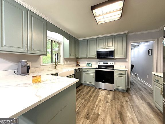 4th image of 522 Woodland Rd