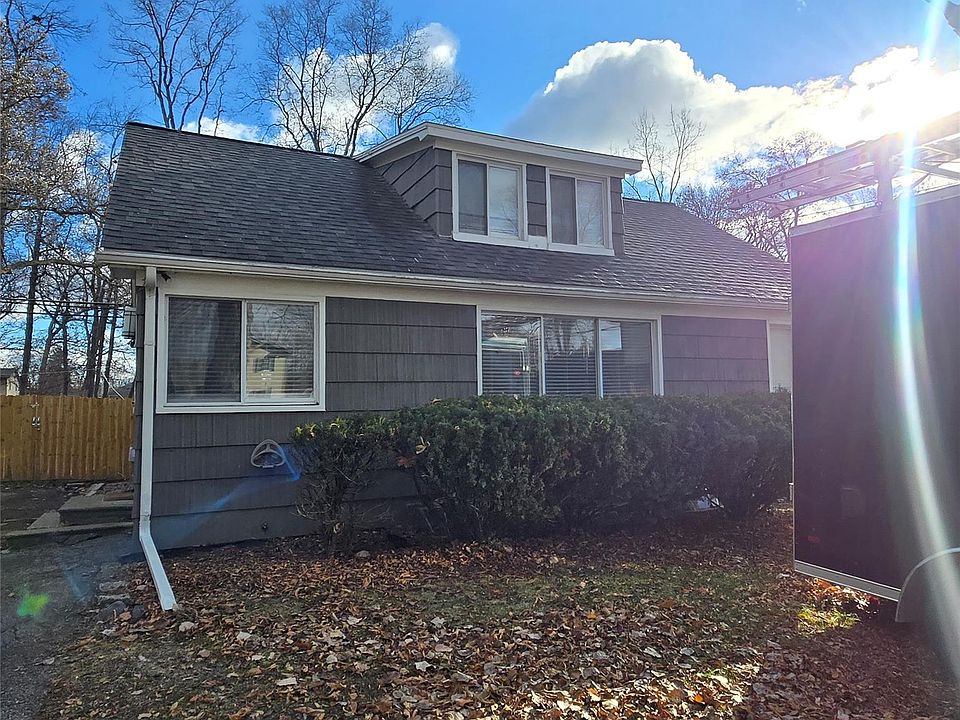 1st image of 805 S Winding Dr