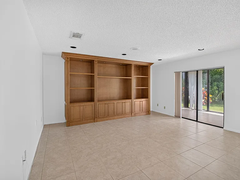 9264 Vista Del Lago #A — Photo 18