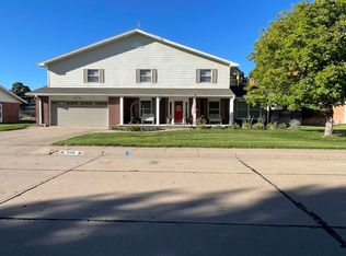 2301 Cedarberry Ln, North Platte, NE 69101
