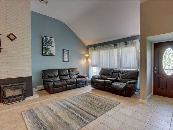 4th image of 6 Frank Ct