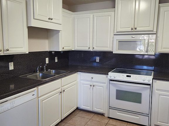 3rd image of 327 Meadowridge Cir