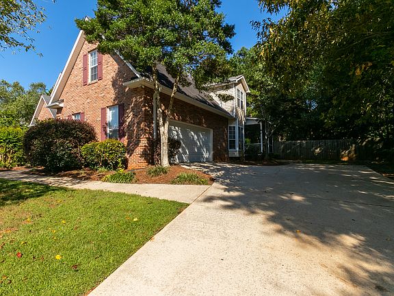 2nd image of 1015 Eddie Craig Dr