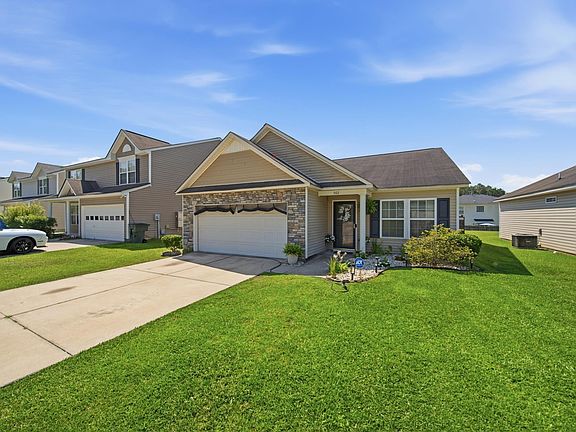 3rd image of 562 Buckhaven Way