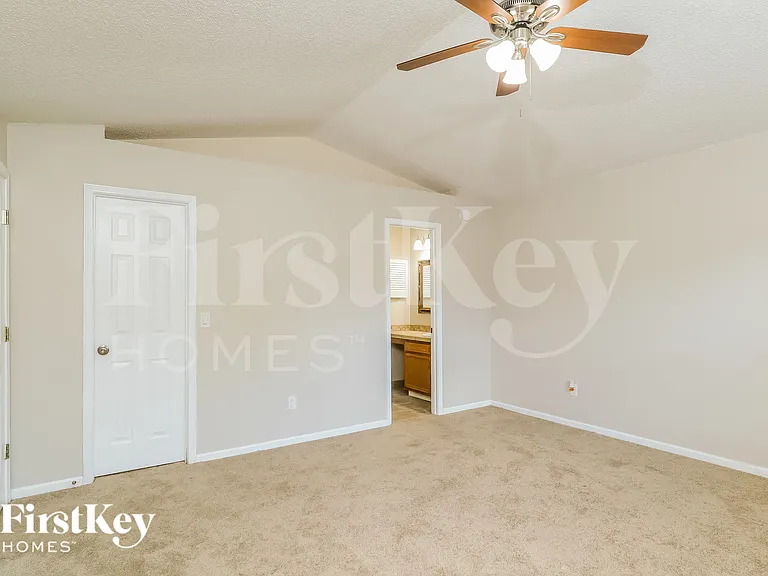 3021 Caroline Crest Dr E — Photo 9