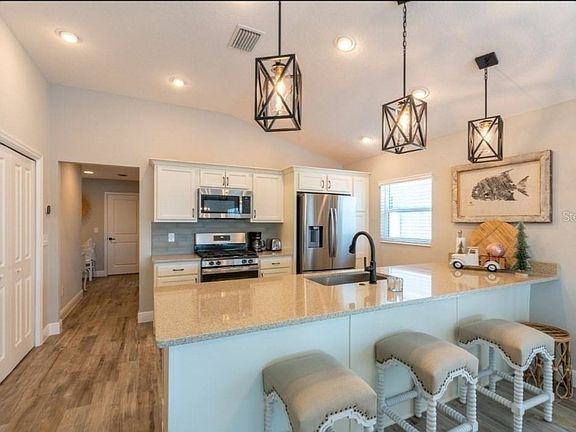 5th image of 866 Byron Pl