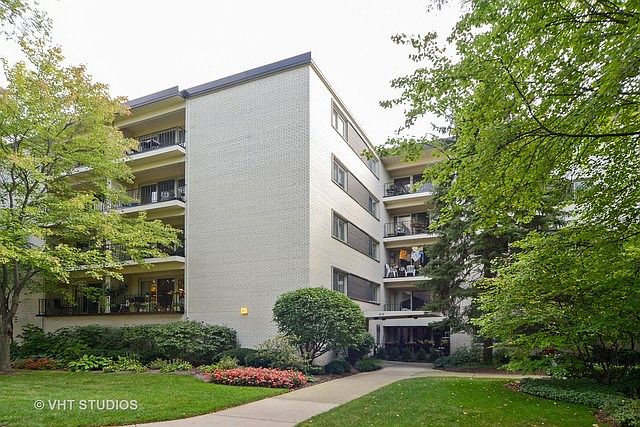 1st image of 415 Franklin Ave #2