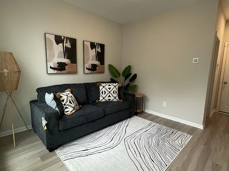 439 Parkway Dr NE — Photo 16