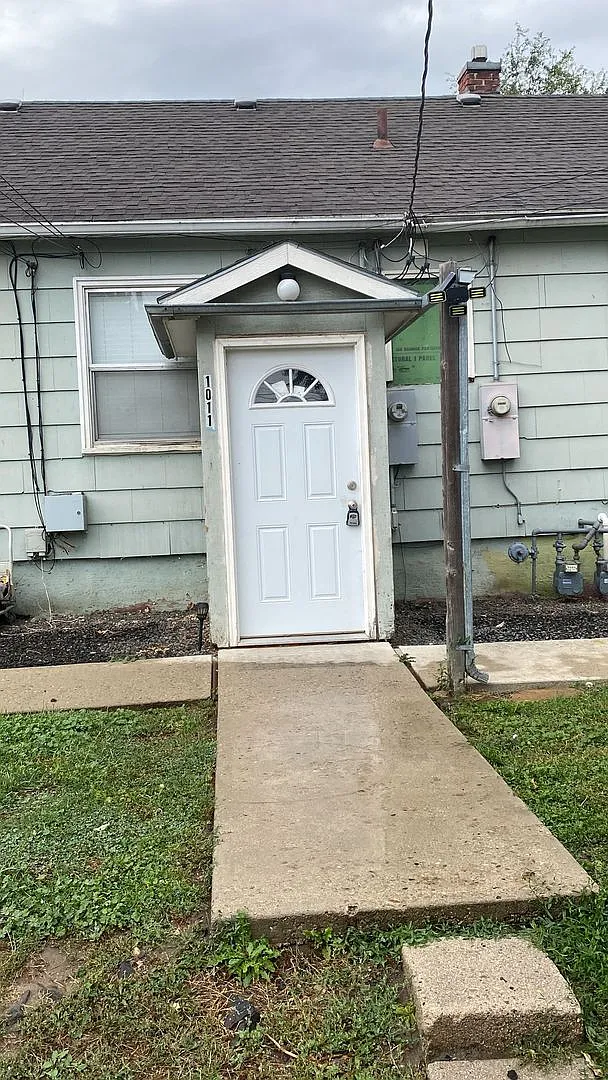 Triplex Close To Park — Photo 1