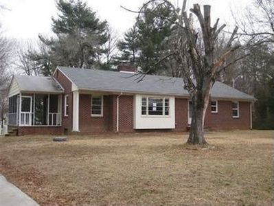 1319 Salem Lake Rd, Winston Salem, NC, 27107