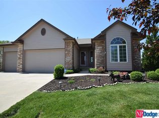 14616 Read Cir, Bennington, NE 68007